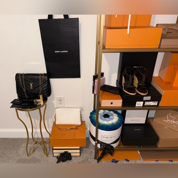 Large Yves Saint Laurent Black and Gold Quilted Shoulder Bag large - Picture 11 of 16